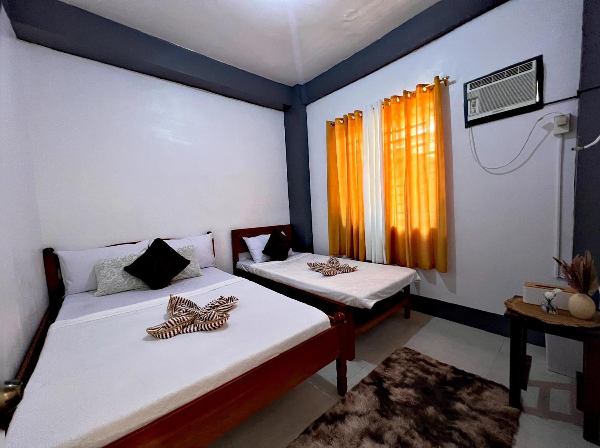 Eighty8 Tourist Inn Coron Exterior photo