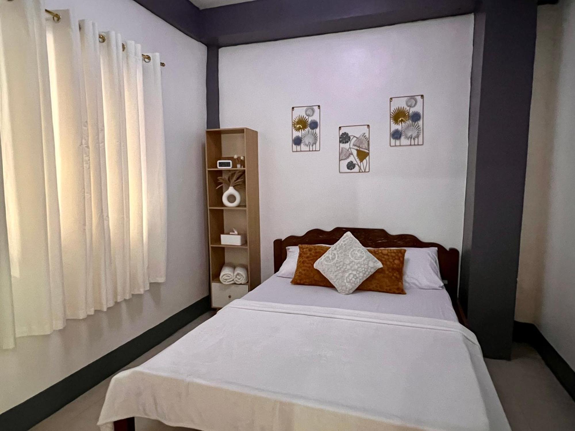 Eighty8 Tourist Inn Coron Exterior photo